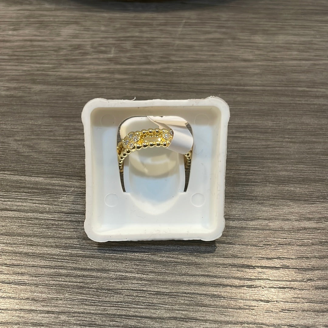 Gold Pearls Clover Ring