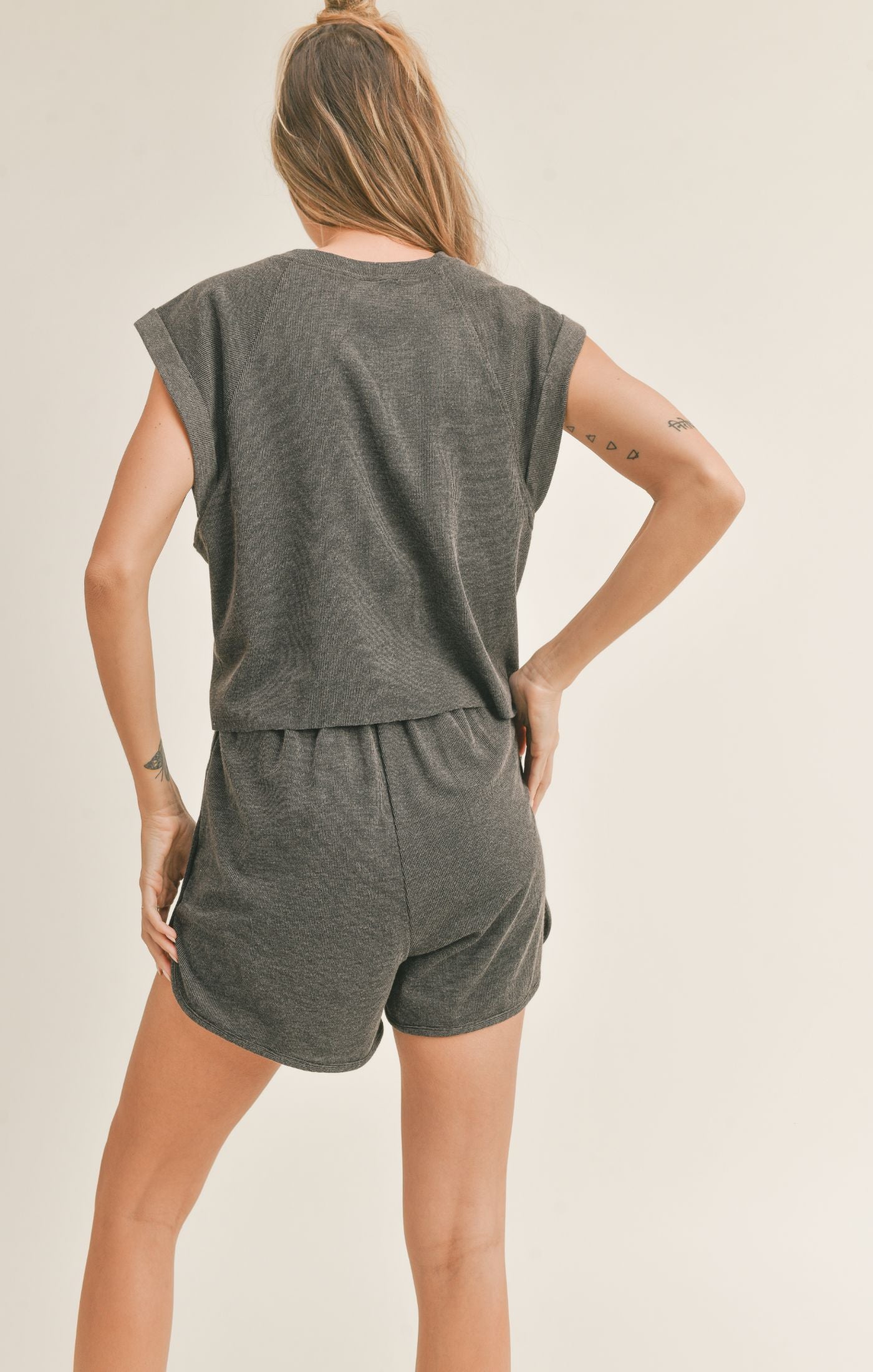 Sadie & Sage, Sightseeing Cuff Sleeve Top in Charcoal - Boutique Dandelion